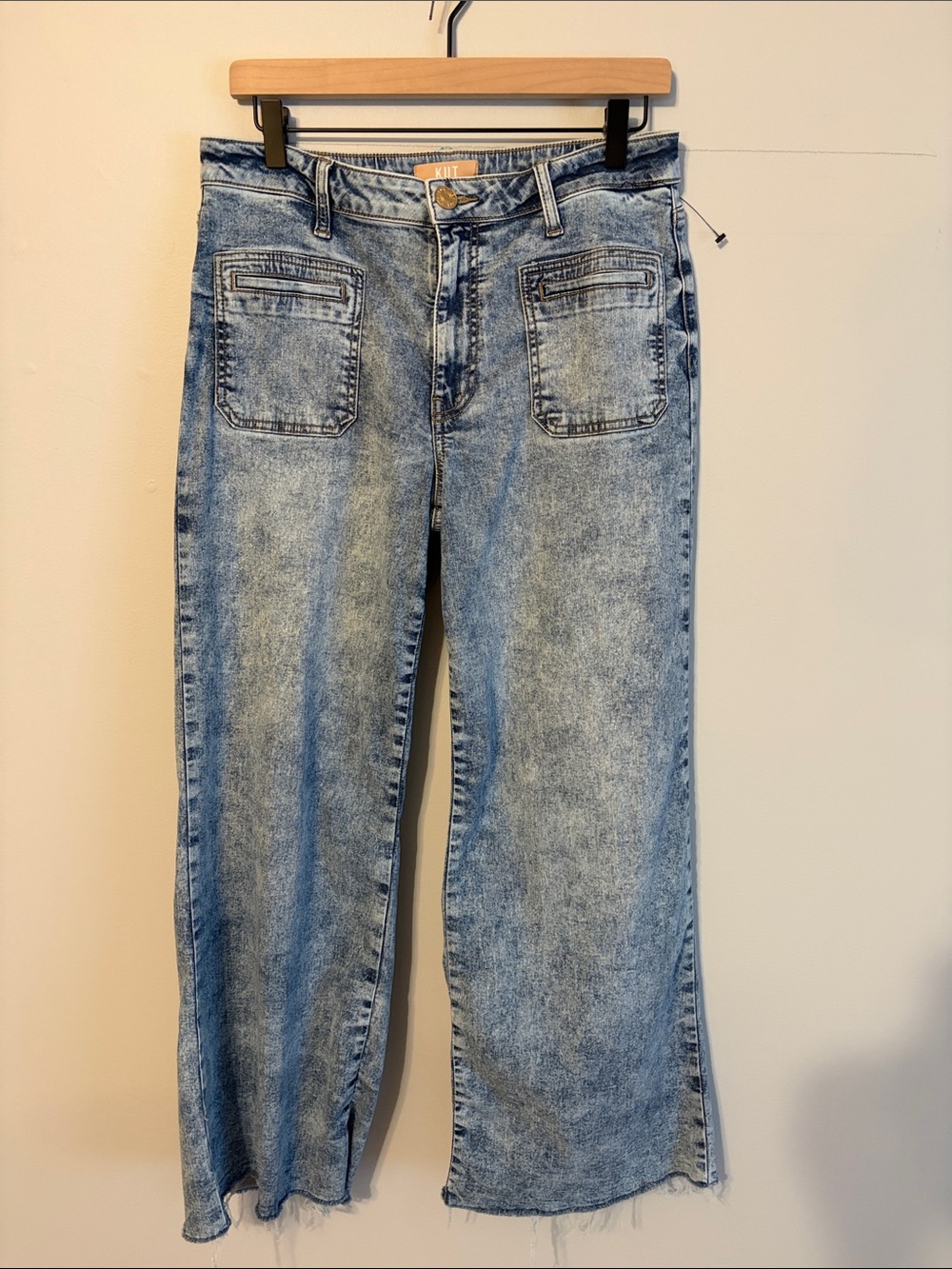 Kut from the Kloth: Blue Acid Wash Wide Leg Jeans. Meg. Wide. High Rise. 6 (8-10